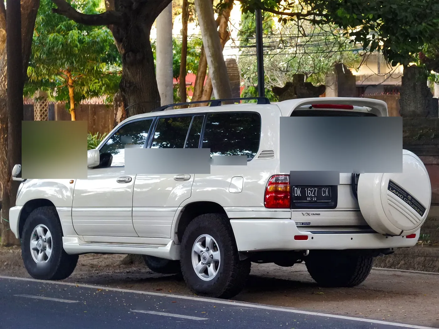 Land Cruiser 100 — Pearl White