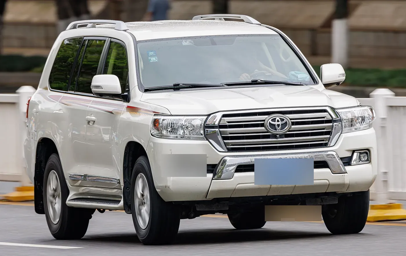 Land Cruiser 200 — Pearl White
