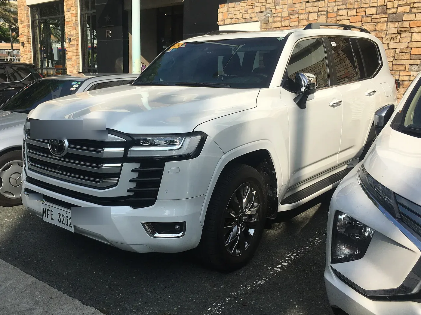Land Cruiser 300 — Attitude Black