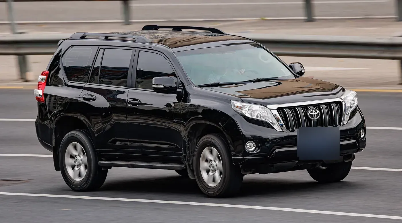 Land Cruiser Prado — Attitude Black